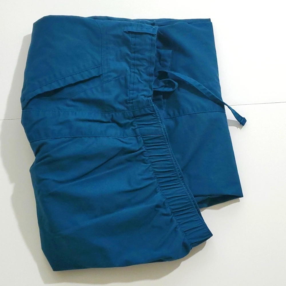 Scrub set